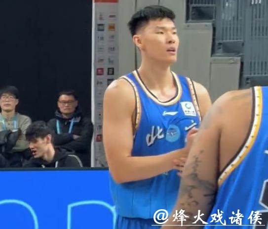 范子铭：今天开赛前压力挺大 第四节拼抢篮板球更多是本能反应